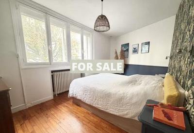 House with Garage Near Heart of Town