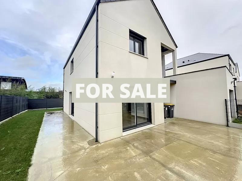 New Build Detached House with Garden