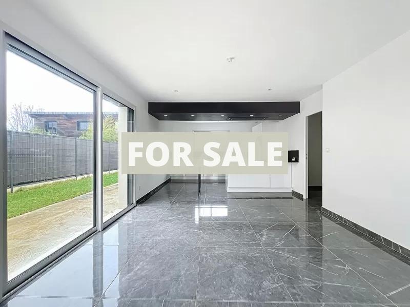 New Build Detached House with Garden