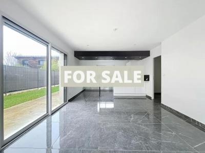 New Build Detached House with Garden