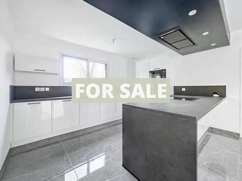 New Build Detached House with Garden