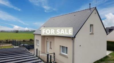 Contemporary Detached House with Open Views