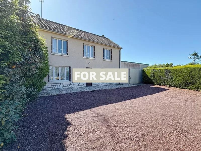 Detached House with Landscaped Garden by the Coast