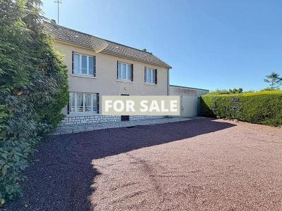 Detached House with Landscaped Garden by the Coast