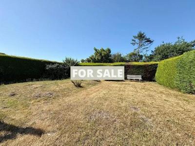 Detached House with Landscaped Garden by the Coast
