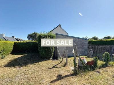 Detached House with Landscaped Garden by the Coast