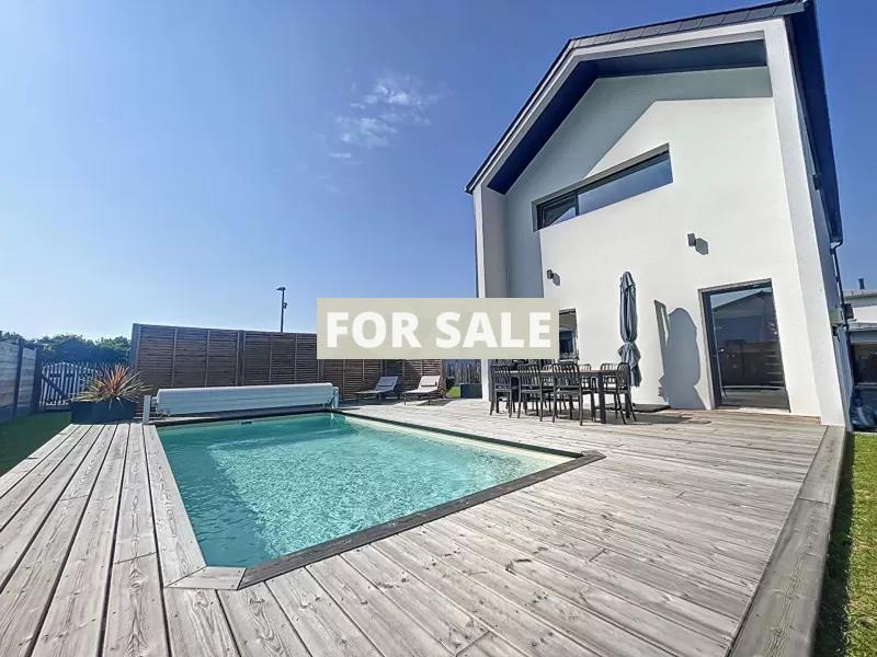 Contemporary Detached House with Pool by the Coast