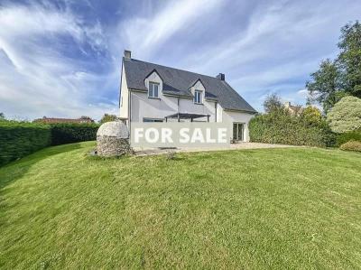 Traditional Detached House with Landscaped Garden