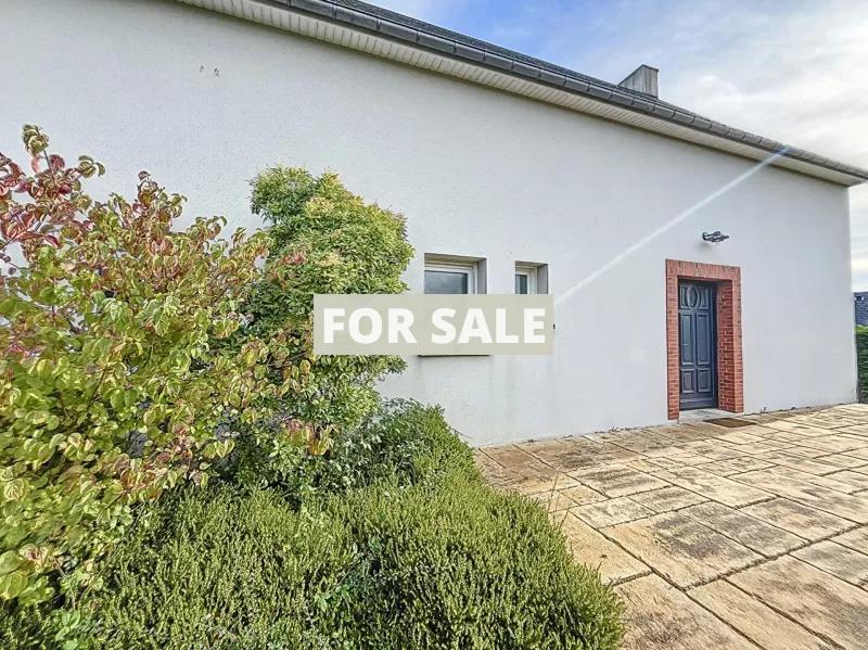 Traditional Detached House with Landscaped Garden