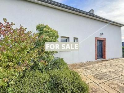 Traditional Detached House with Landscaped Garden