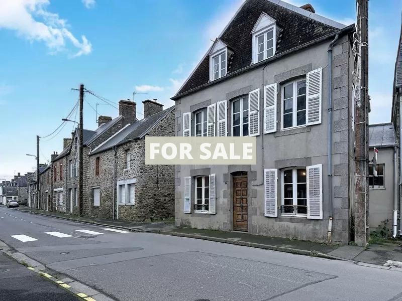 Traditional House with Garden by the Coast