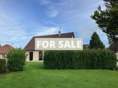 Traditional Detached House with Landscaped Garden