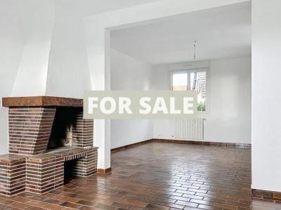 Traditional Detached House with Landscaped Garden