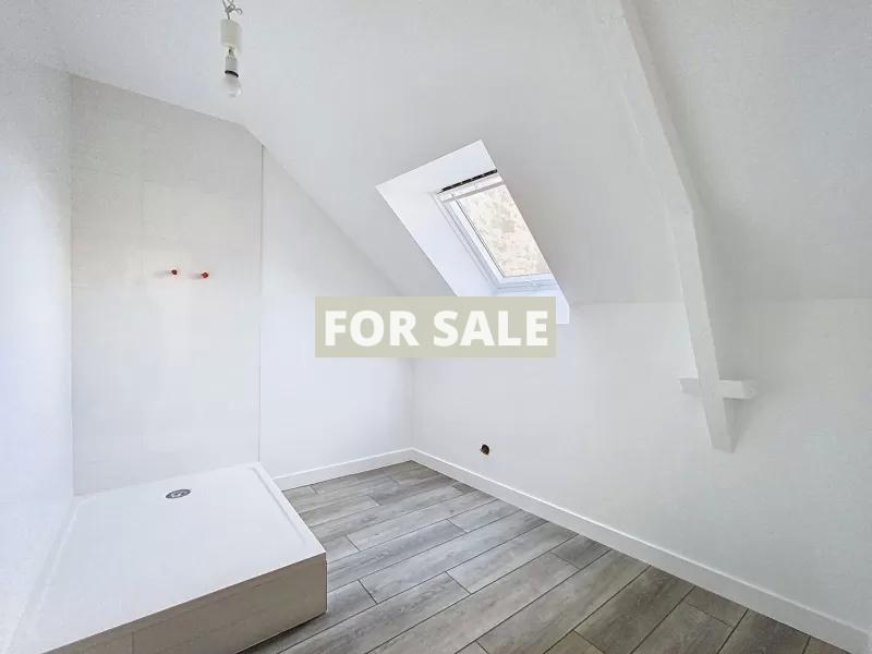 Recently Renovated House with Harbour Views