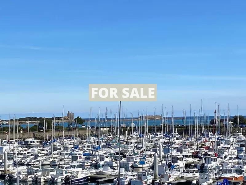Recently Renovated House with Harbour Views