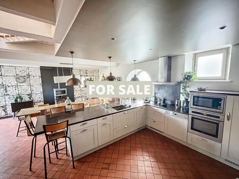 Magnificent House in One Acre with Lake