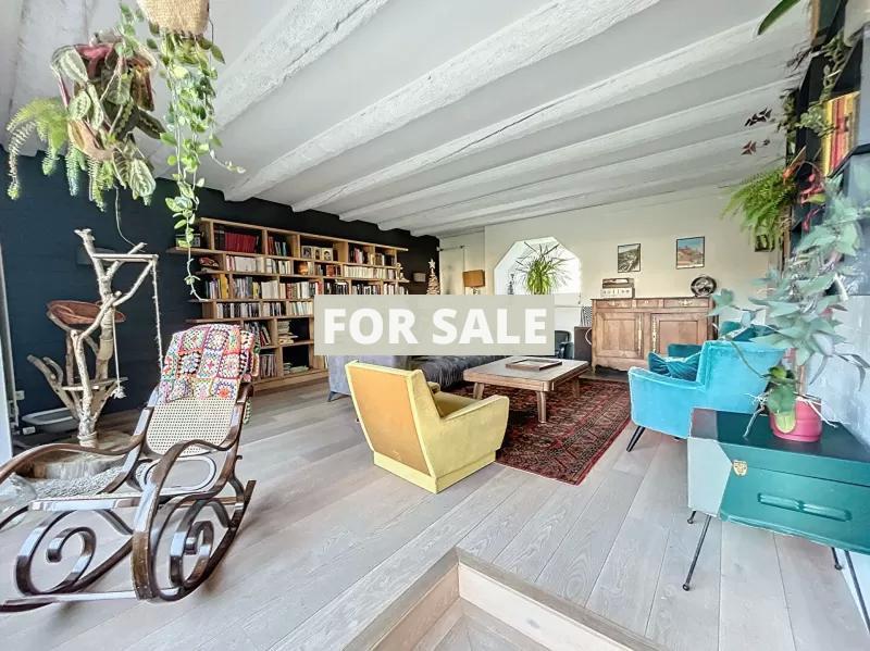 Magnificent House in One Acre with Lake
