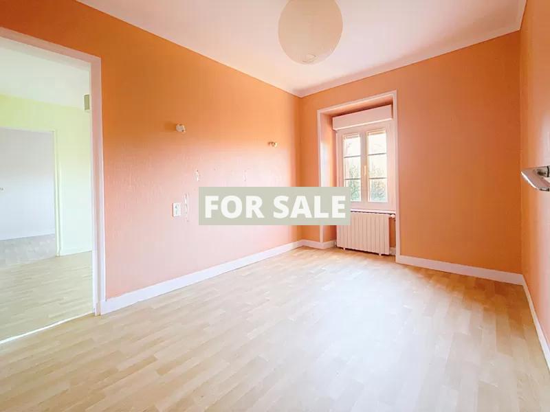 Detached Country House with Outbuilding