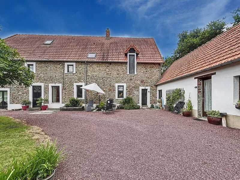 Detached Country House with Outbuilding