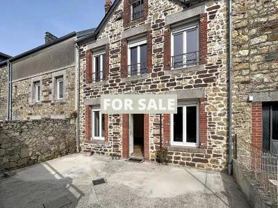 Coastal House in Great Location by the Beach
