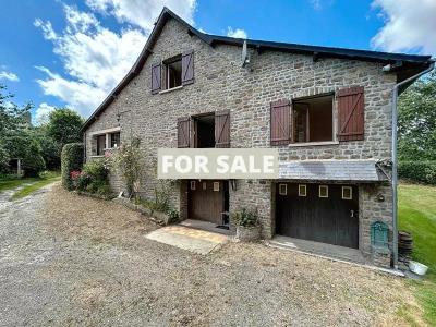 Lovely Detached House with Landscaped Garden