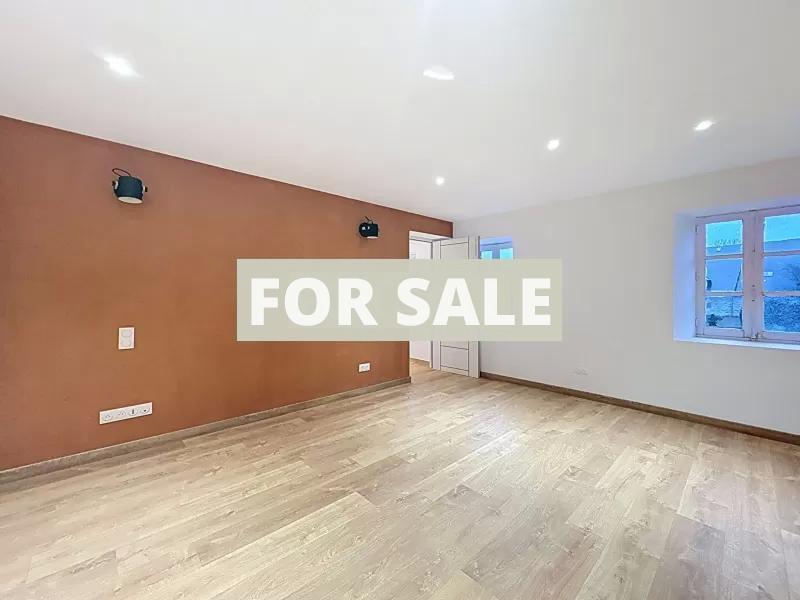 Detached House with Garden and Heated Pool