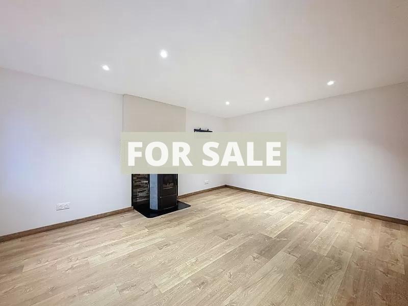 Detached House with Garden and Heated Pool