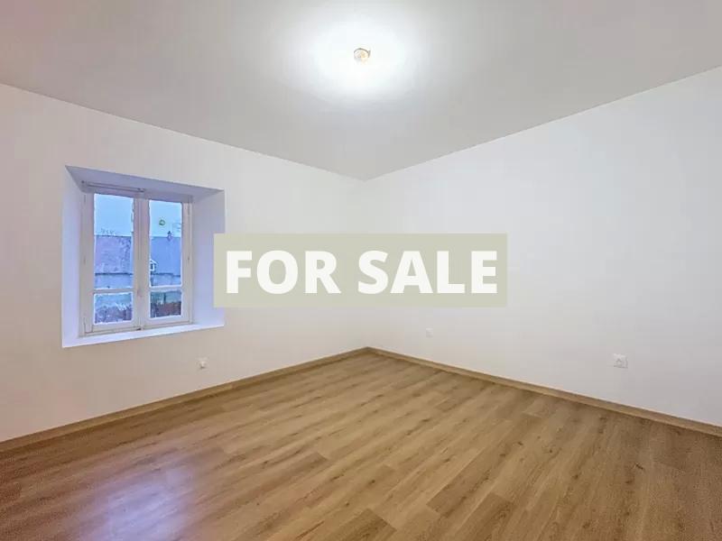 Detached House with Garden and Heated Pool