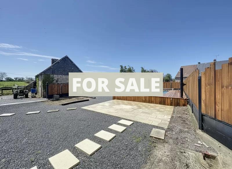 Detached House with Garden and Heated Pool