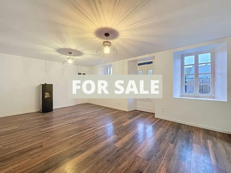 Detached House with Garden and Heated Pool