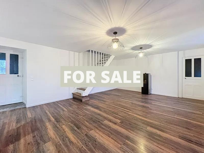 Detached House with Garden and Heated Pool