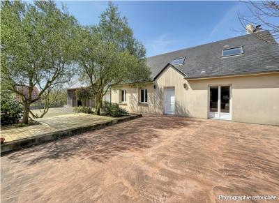 Detached House with Garden by the Coast