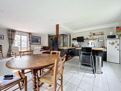 Detached House with Garden by the Coast