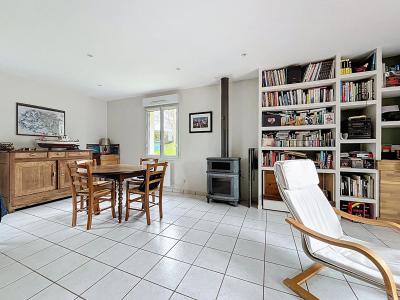 Detached House with Garden by the Coast