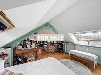 Detached House with Lovely Mature Garden