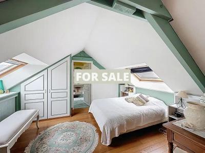 Detached House with Lovely Mature Garden