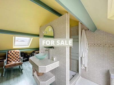 Detached House with Lovely Mature Garden