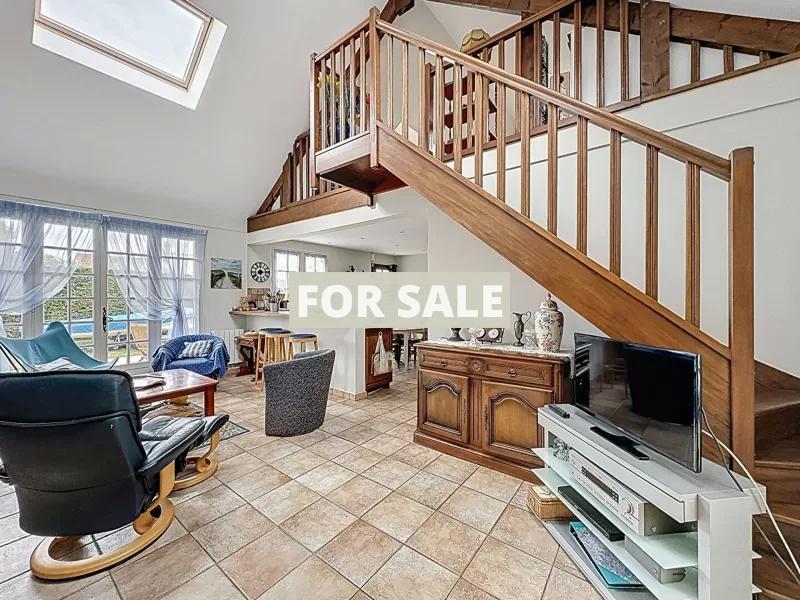 Detached House with Lovely Mature Garden
