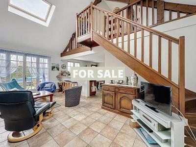 Detached House with Lovely Mature Garden