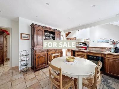 Detached House with Lovely Mature Garden