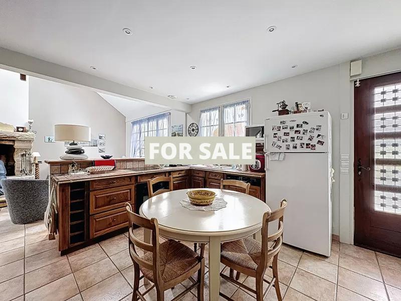 Detached House with Lovely Mature Garden