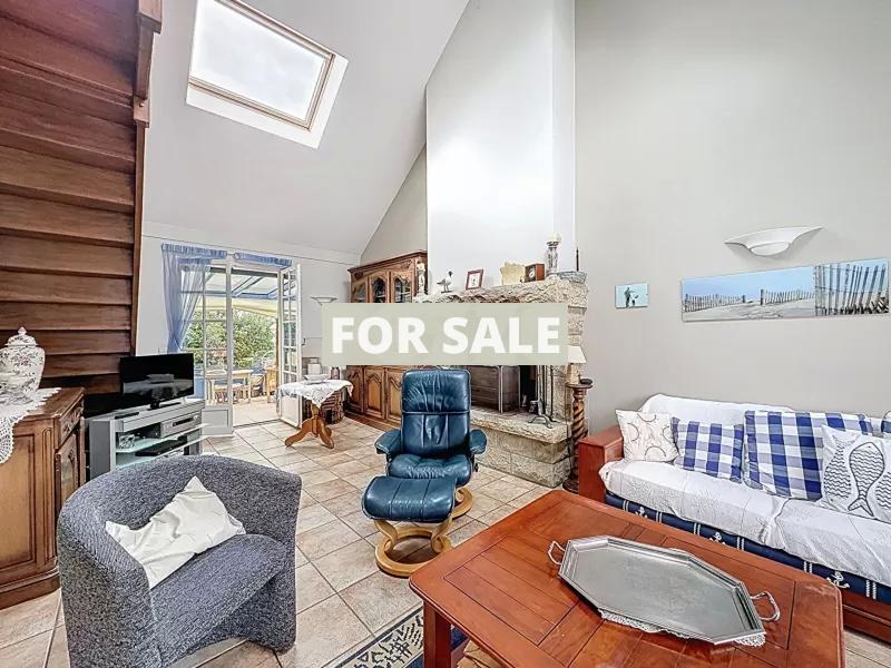 Detached House with Lovely Mature Garden