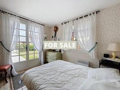 Detached House with Lovely Mature Garden