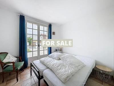 Detached House with Lovely Mature Garden