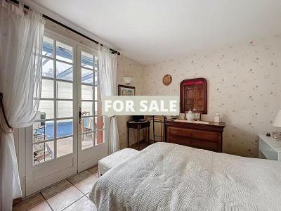 Detached House with Lovely Mature Garden