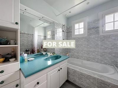 Detached House with Lovely Mature Garden