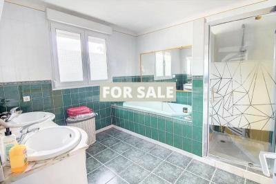 Lovely Detached House and Garden by the Coast