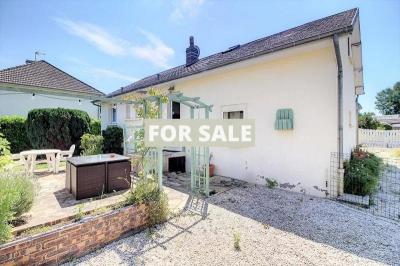 Lovely Detached House and Garden by the Coast