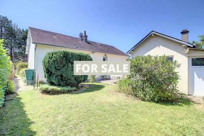 Lovely Detached House and Garden by the Coast