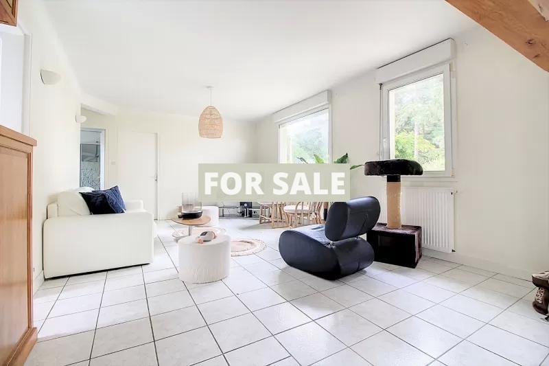 Lovely Detached House and Garden by the Coast